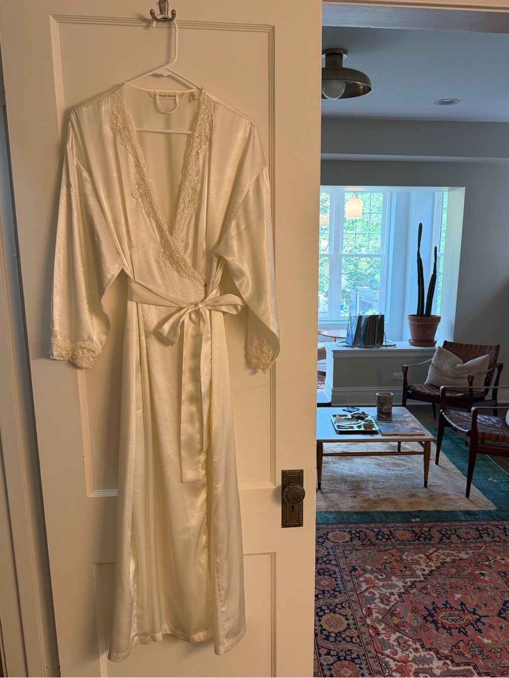 victoria’s secret 1996 ivory satin long robe - XS/S